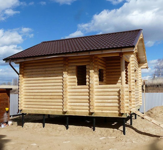 Монтаж винтовых свай для фундамента бани в Солнечногорске
